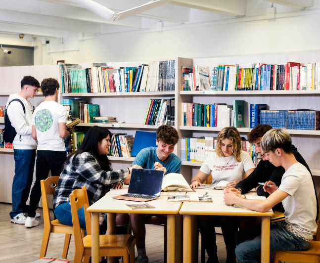 iSchool Liceo Scientifico Bergamo Scopri l'offerta formativa del Liceo Scientifico iSchool di Bergamo dedicato all'innovazione e all'eccellenza.