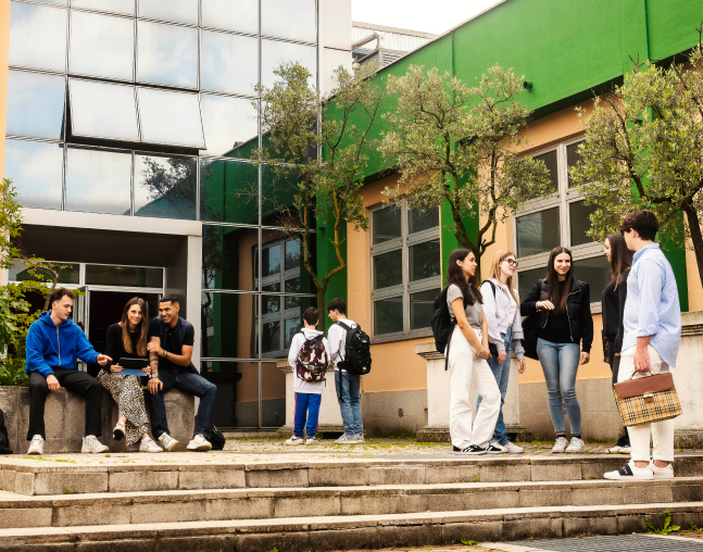 Scopri l'esperienza unica dell'Open Classroom, dove l'apprendimento diventa interattivo, collaborativo e aperto a tutti.