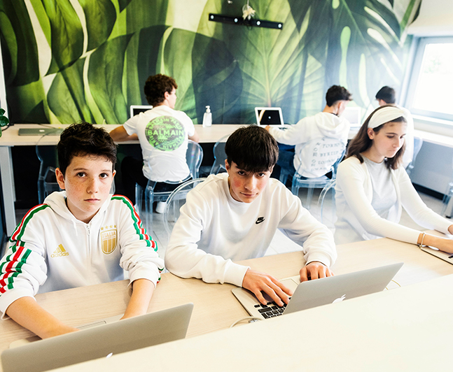 Scopri l'offerta formativa dell'Istituto Tecnico Informatico iSchool Bergamo dedicato all'innovazione e all'eccellenza.